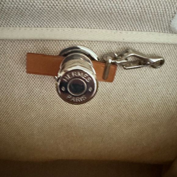 Hermes Herbag 39 Tan and Cream Canvas Bag - Picture 15 of 16